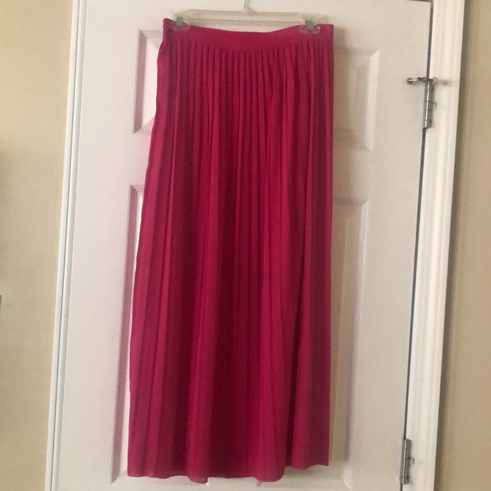 M Imperial long pleated fuchsia skirt